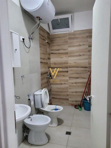 Tirane, jepet me qera apartament 1+1+Ballkon Kati 4, 65 m² 400 € (5 MAJI)