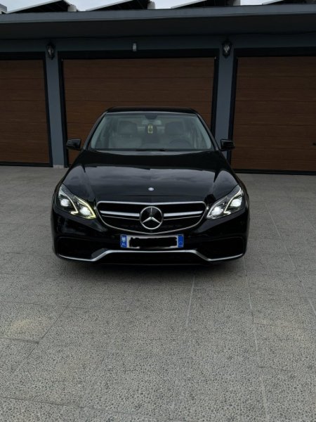 Fier, shitet makine E class Nafte, e zeze automatik Klima 187.000 km 13.500 €