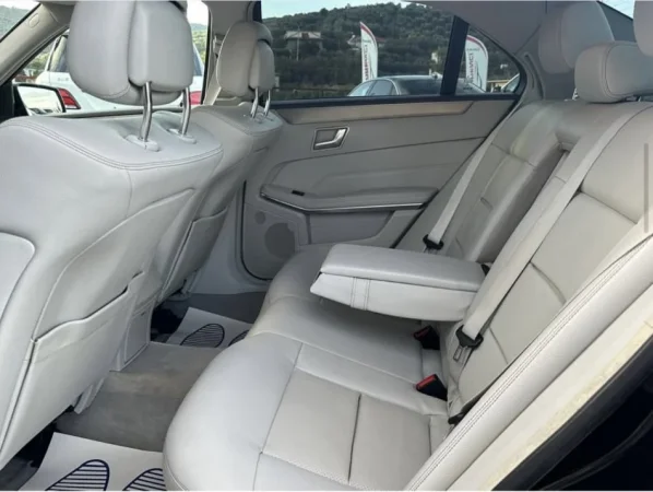 Fier, shitet makine E class Nafte, e zeze automatik Klima 187.000 km 13.500 €