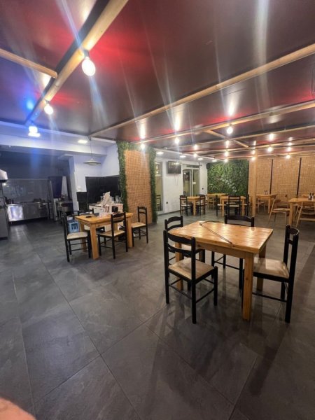 JEPET ME QERA SUPER AMBIENT PER LOKAL TEK MINE PEZA NE QENDER TE TIRANES. Kati 0, 150 m² 1.200 €
