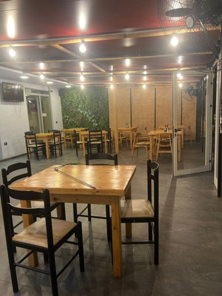 JEPET ME QERA SUPER AMBIENT PER LOKAL TEK MINE PEZA NE QENDER TE TIRANES. Kati 0, 150 m² 1.200 €