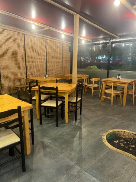 JEPET ME QERA SUPER AMBIENT PER LOKAL TEK MINE PEZA NE QENDER TE TIRANES. Kati 0, 150 m² 1.200 €