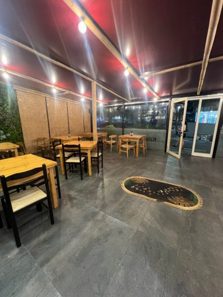 JEPET ME QERA SUPER AMBIENT PER LOKAL TEK MINE PEZA NE QENDER TE TIRANES. Kati 0, 150 m² 1.200 €