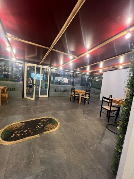 JEPET ME QERA SUPER AMBIENT PER LOKAL TEK MINE PEZA NE QENDER TE TIRANES. Kati 0, 150 m² 1.200 €