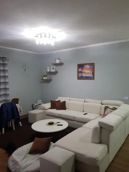 Tirane, jepet me qera apartament 2+1+Ballkon Kati 4, 110 m² 470 € 