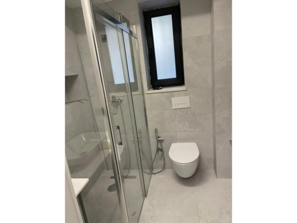 Tirane, jepet me qera zyre Kati 0, 51 m² 550 € (Stadiumi Dinamo)