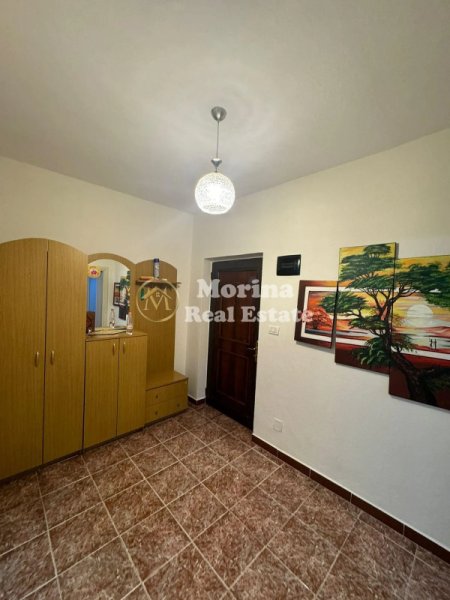 Tirane, jepet me qera apartament 1+1 Kati 3, 80 m² 600 € (Sheshi Willson)