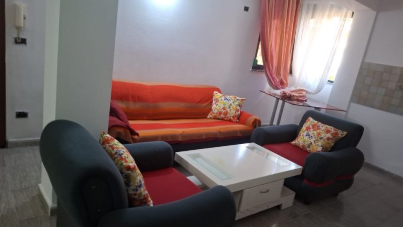 Tirane, jepet me qera shtepi 1+1 Kati 1, 60 m² 400 € (Ali Demi)