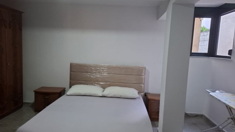 Tirane, jepet me qera shtepi 1+1 Kati 1, 60 m² 400 € (Ali Demi)