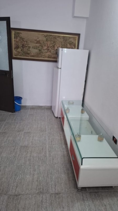 Tirane, jepet me qera shtepi 1+1 Kati 1, 60 m² 400 € (Ali Demi)