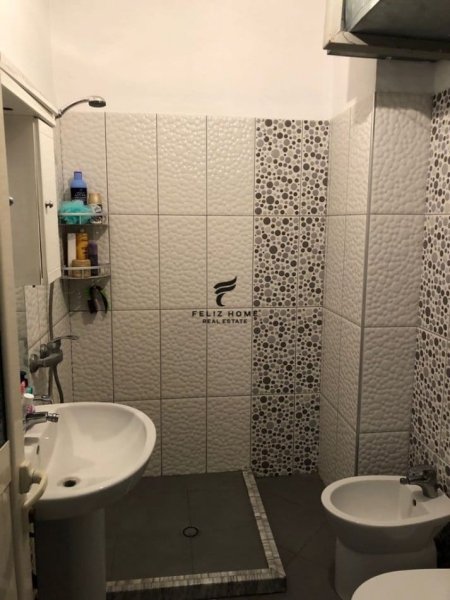 Tirane, jepet me qera apartament 2+1 Kati 4, 65 m² 500 € (KODRA E DIELLIT)