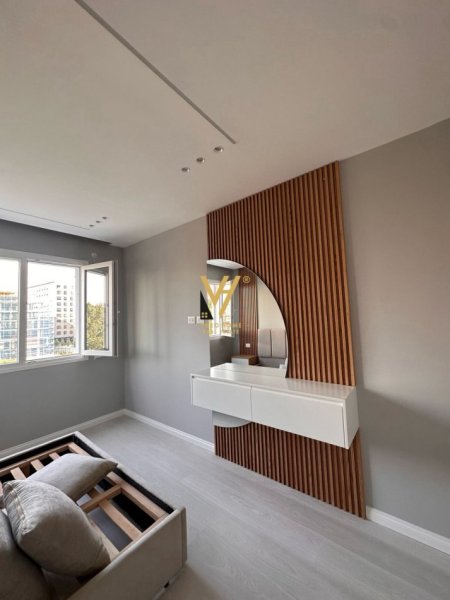 Tirane, jepet me qera apartament 1+1+Ballkon Kati 2, 70 m² 600 € (UNAZA E RE)
