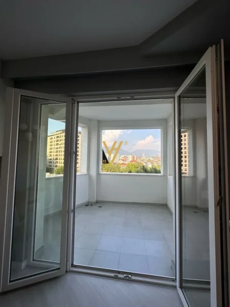 Tirane, jepet me qera apartament 1+1+Ballkon Kati 2, 70 m² 600 € (UNAZA E RE)