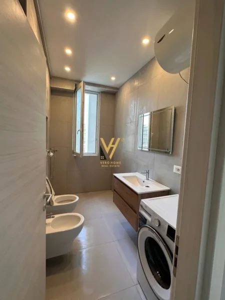 Tirane, jepet me qera apartament 1+1+Ballkon Kati 2, 70 m² 600 € (UNAZA E RE)