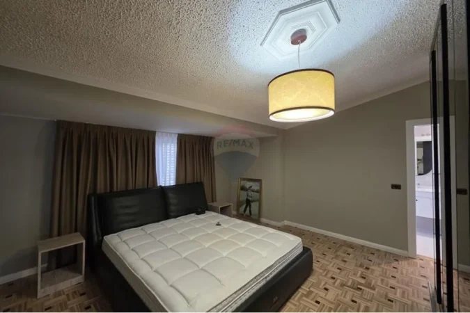 Tirane, jepet me qera apartament+verande | Penthouse Kati 7, 330 m² 2.500 € (Liqeni i Tiranes)