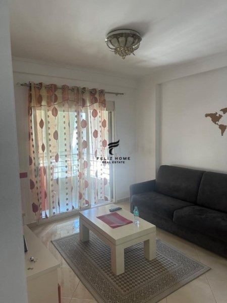 Tirane, jepet me qera apartament 1+1+Ballkon Kati 7, 65 m² 450 € (ASTIR)