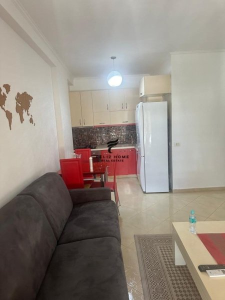 Tirane, jepet me qera apartament 1+1+Ballkon Kati 7, 65 m² 450 € (ASTIR)