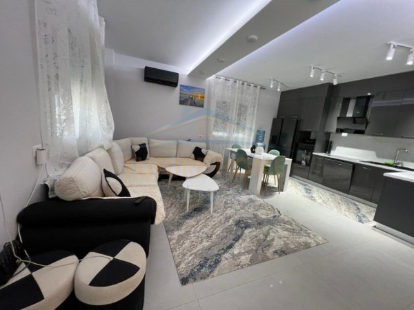 Durres, shitet shtepi 2 Katshe 280.000 €