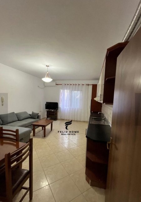 Tirane, jepet me qera apartament 1+1+Ballkon Kati 2, 60 m² 450 € (BRRYLI)