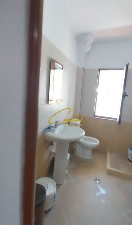 Tirane, shitet apartament 1+1 Kati 4, 64 m² 75.000 € (KOMBINAT)
