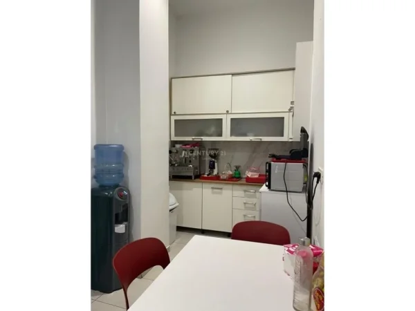 Tirane, shes ambjent biznesi , 263 m² 750.000 € (Ish Blloku)