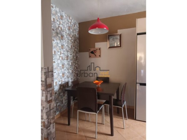 Tirane, jepet me qera apartament 2+1+Ballkon Kati 8, 90 m² 450 € (Yzberisht)