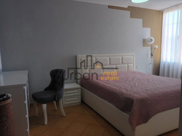 Tirane, jepet me qera apartament 2+1+Ballkon Kati 8, 90 m² 450 € (Yzberisht)