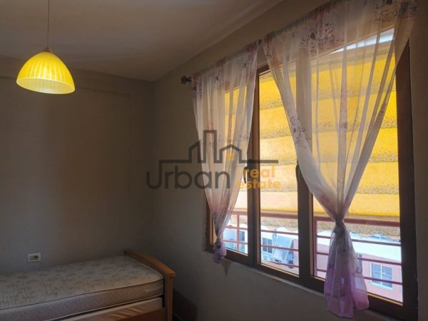 Tirane, jepet me qera apartament 2+1+Ballkon Kati 8, 90 m² 450 € (Yzberisht)