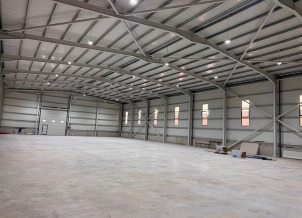 Tirane, jepet me qera magazine Kati 1, 1.200 m² 4.500 € 
