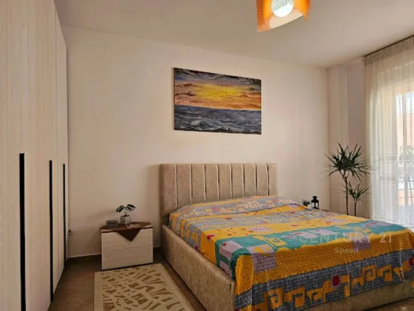 Tirane, jap me qera apartament 2+1+Ballkon , 109 m² 650 € (Liqeni i Thatë)