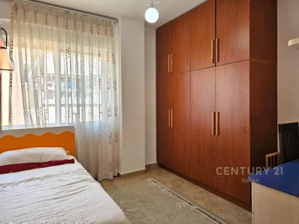 Tirane, jap me qera apartament 2+1+Ballkon , 109 m² 650 € (Liqeni i Thatë)