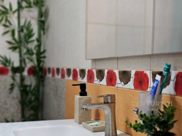 Tirane, jap me qera apartament 2+1+Ballkon , 109 m² 650 € (Liqeni i Thatë)
