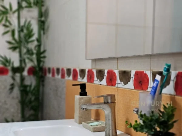 Tirane, jap me qera apartament 2+1+Ballkon , 109 m² 650 € (Liqeni i Thatë)