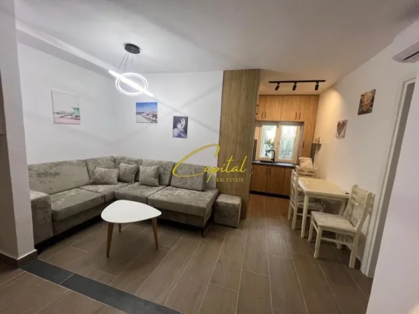 Tirane, jepet me qera apartament 1+1 Kati 3, 55 m² 500 € (SELITE)