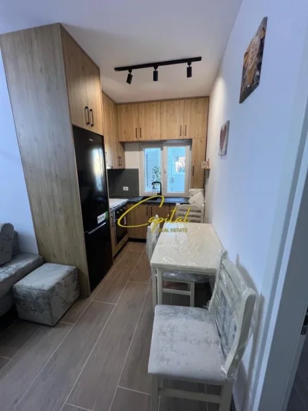 Tirane, jepet me qera apartament 1+1 Kati 3, 55 m² 500 € (SELITE)