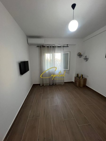 Tirane, jepet me qera apartament 1+1 Kati 3, 55 m² 500 € (SELITE)