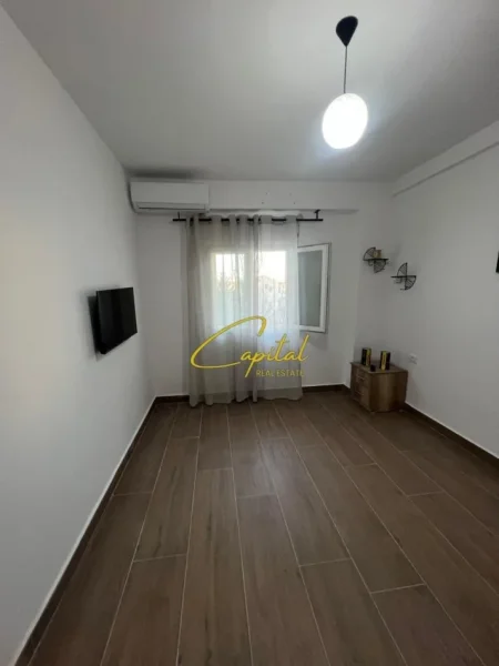 Tirane, jepet me qera apartament 1+1 Kati 3, 55 m² 500 € (SELITE)