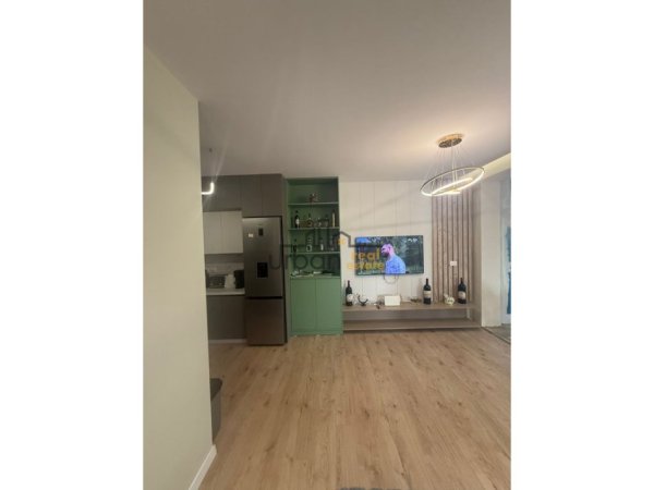 Tirane, shitet apartament 2+1+Ballkon Kati 7, 109 m² 320.000 € (Komuna e Parisit)