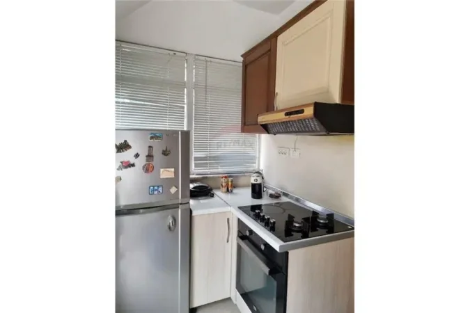Tirane, jepet me qera apartament 1+1+Ballkon Kati 2, 65 m² 450 €