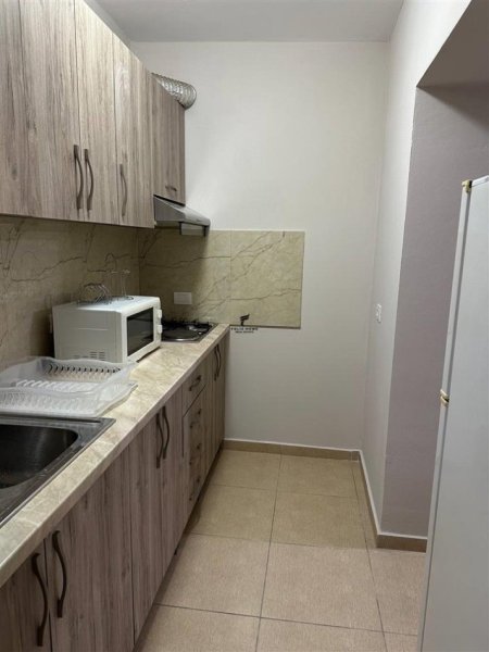 Tirane, jepet me qera apartament 2+1+Ballkon Kati 2, 75 m² 600 € (RRUG E DURRESIT)