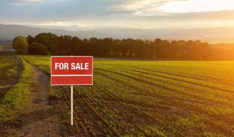 Tirane, shitet truall , 3.000 m² 400.000 € (Mezez)