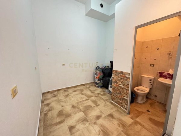 Tirane, shitet dyqan Kati 0, 40 m² 47.000 € 
