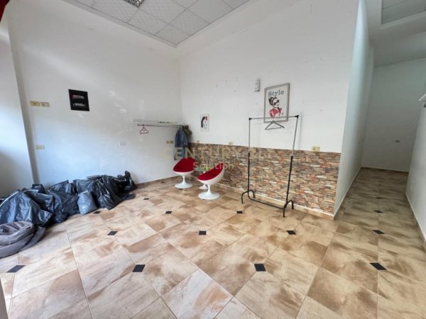 Tirane, shitet dyqan Kati 0, 40 m² 47.000 € 