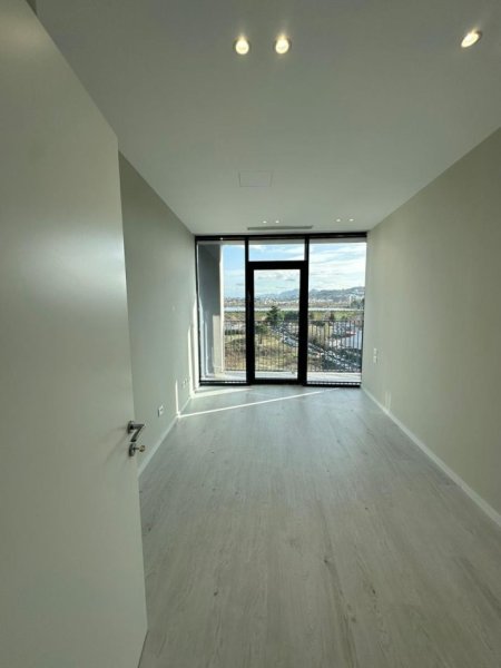 Tirane, jepet me qera apartament 2+1 , 125 m² 1.300 € 