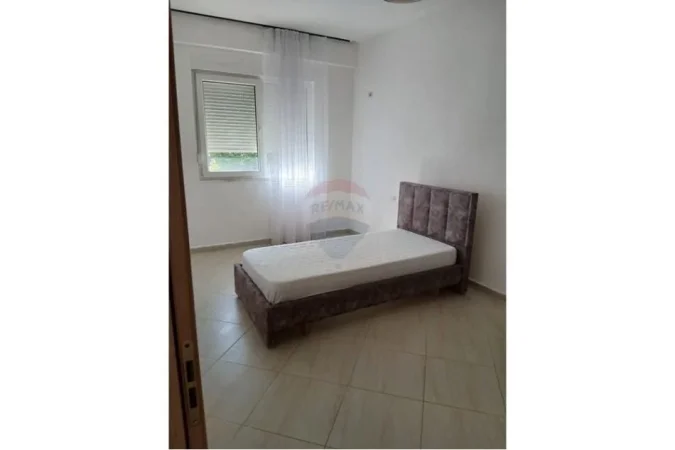 Tirane, jepet me qera apartament 2+1 , 74 m² 600 € Liqeni i Thate