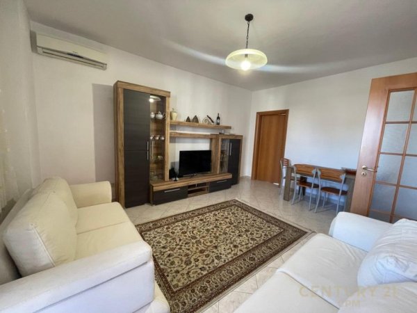 Tirane, jepet me qera apartament 2+1 Kati 4, 103 m² 750 € 