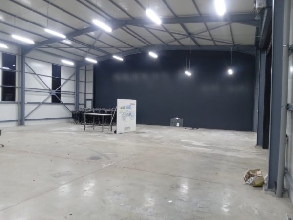 Tirane, jepet me qera magazine Kati 0, 300 m² 200 € (Autostrada Tirane Durres)