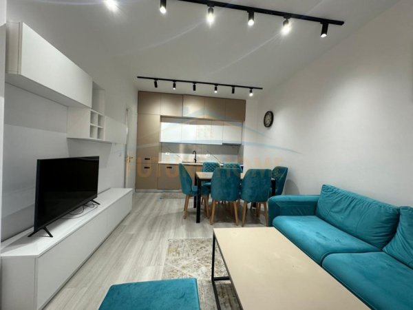 Tirane, jepet me qera apartament 2+1+Ballkon Kati 4, 72 m² 600 € (rruga xhanfize keko)