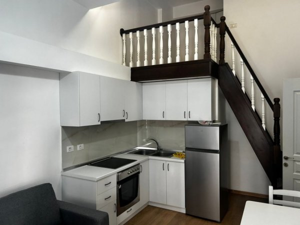 Tirane, jepet me qera apartament 1+1 , 52 m² 500 € (Golden Park)