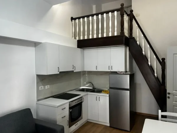 Tirane, jepet me qera apartament 1+1 , 52 m² 500 € (Golden Park)